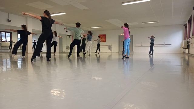 Урок_19. Разминка-4. Джаз-модерн. 23.12.2023.