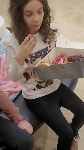 КУШАЕМ КРАПФЕНЫ #fashing #krapfen #berliner #пончики #пончикисначинкой  #мультикидлядетей #мультики смотреть онлайн