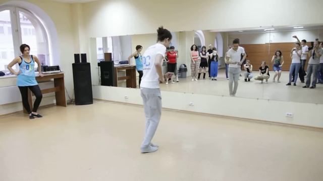 01 - Footwork & solo in salsa from Serey Gazaryan