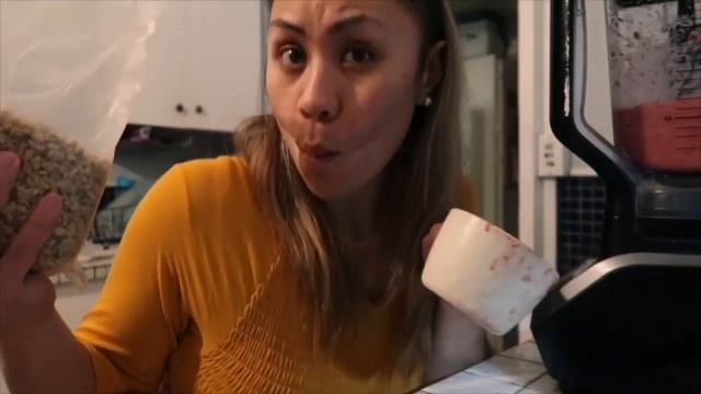 DIY CHUNKY STRAWBERRY BOWL (Jamba Juice Recipe) Ep. 3| The Stanley-Savea’s смотреть онлайн