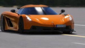 Koenigsegg Jesko Absolut vs Bugatti Chiron Super Sport 300+ at Yatabe Test Track