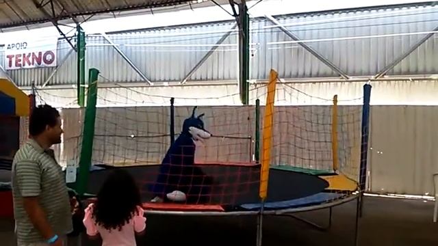 Darkng fursuit jumping