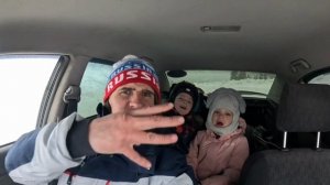 сидим с бобром за столом;