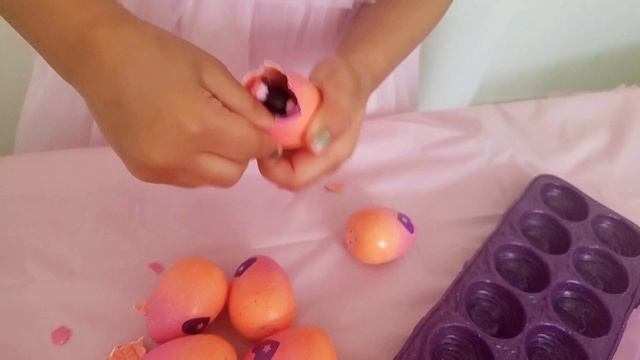 It's Iris Mania - HATCHIMALS SURPRISE Easter collEGGtable Hunt смотреть онлайн