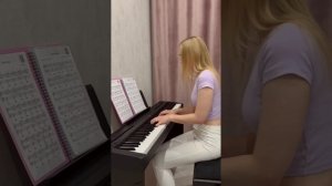 ВЕЧНАЯ ЛЮБОВЬ. Исполняет студентка моего курса по фортепиано с нуля Ксения. Результат за 3 месяца