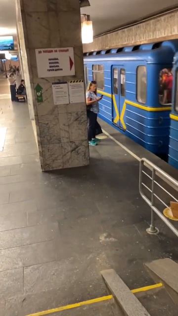 KYIV UKRAINE 🇺🇦 METRO смотреть онлайн