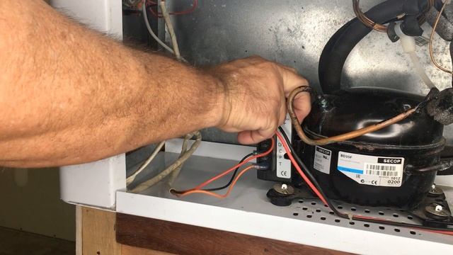 Replacing the Electronic Control Unit (ECU) for the Phocos FR Series смотреть онлайн