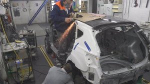 Ниссан Кашкай, исскуство - значит из кусков. Body repair after an accident.