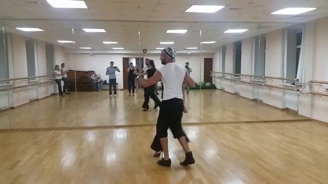 Сальса урок в Mambotime. Старшая группа. Олег смотреть онлайн