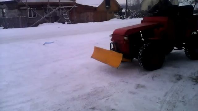Самодельный минитрактор на уборке снега смотреть онлайн