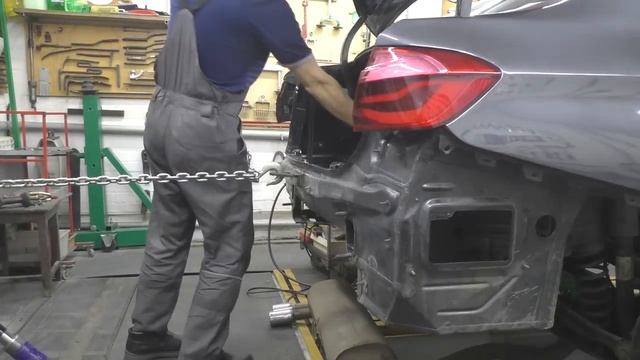 Недоделанный BMW. Body repair after an accident.