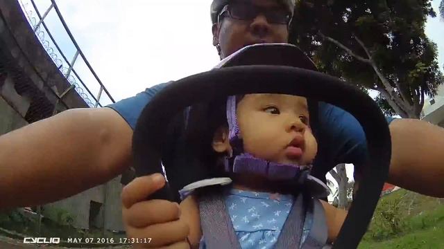 Emma rides her Yepp Mini смотреть онлайн