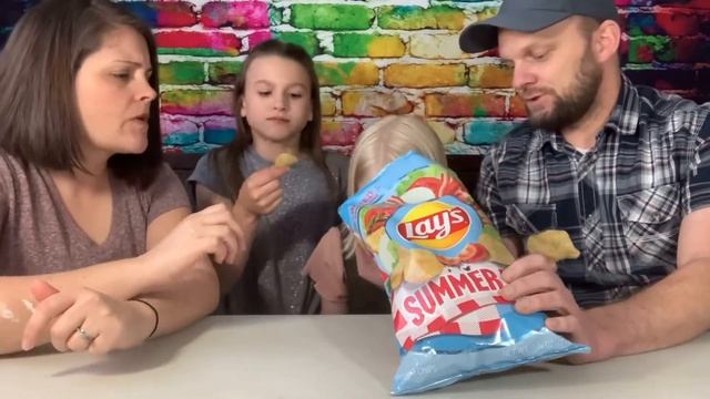Lays SUMMER BLT Review 🥓 🥬 🍅 🥪  NEW 2021 Lays Summer Flavors смотреть онлайн