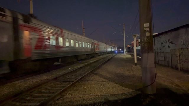 Электровоз ЭП1 с пассажирским поездом со злой бригадой. смотреть онлайн