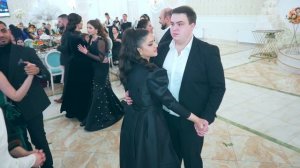 поет гость девушка цыганочка