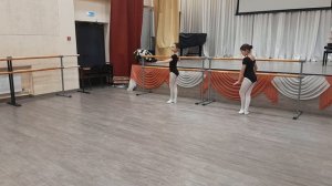 Дуэт Рахимова Лера и Файзуллина Элина, экзерсис классического танца