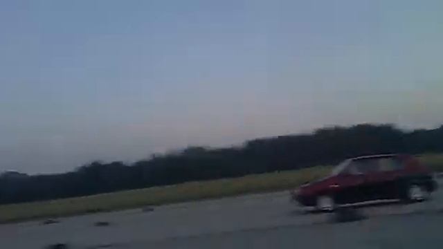 Mimoňské války XVII...Opel zafira 2.2DTI vs Favorit смотреть онлайн