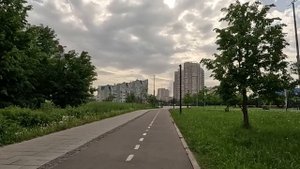 Выйдя в слезах из роддома с дочкой, не знала куда податься… А едва рядом притормозил шикарный авто…