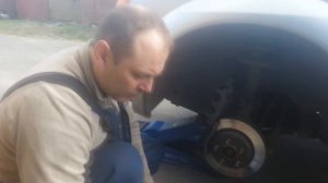 Сатурн Вуе меняем передние колодки