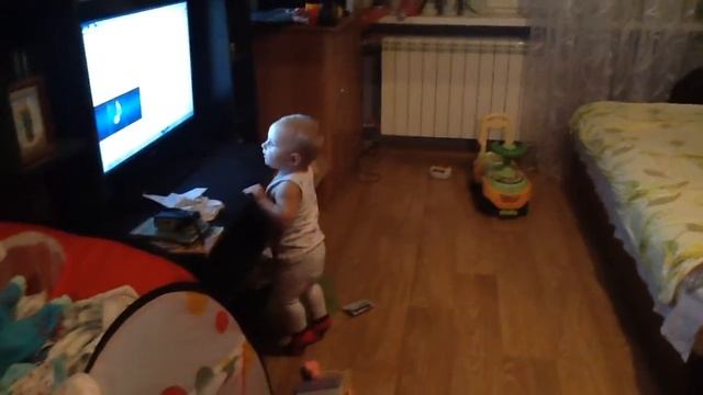 девочка танцует под шакиру смотреть онлайн