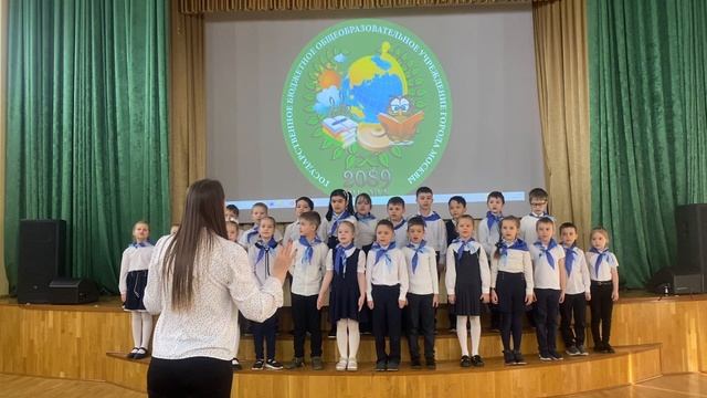 Хор 1 «Б» класса 
Катюша
Аист на крыше смотреть онлайн