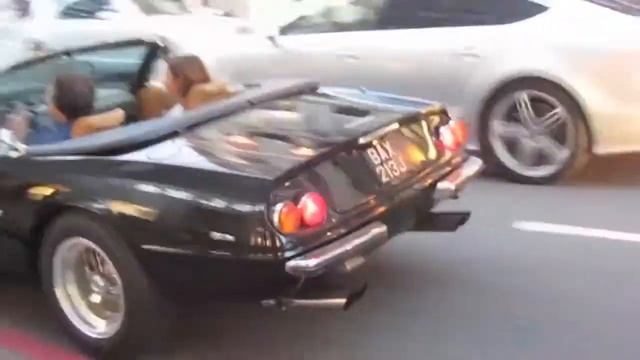 RARE Ferrari Daytona driving in London смотреть онлайн