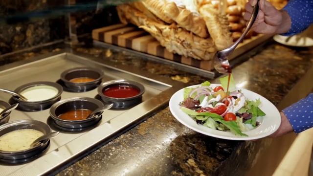 Toucan Charlie’s Buffet & Grille at Atlantis Casino Resort Spa | A New Way to Buffet смотреть онлайн