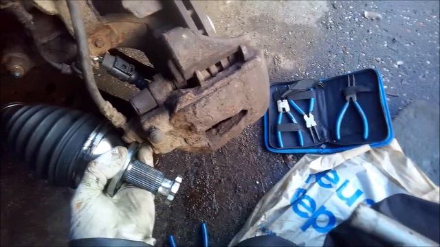 VW Polo 9N CV Joint and Boot Replacement смотреть онлайн
