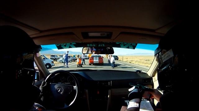 Mercedes 500E pre-race tire inspection смотреть онлайн