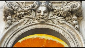 Голландско-русский город Апельсин во Франции. Статуя с чужой головой. Флаг на двоих. Античный театр