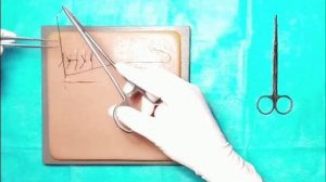 Вертикальный П-образный шов Мак Миллана - Донати. Surgical sutures on the skin.