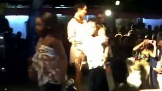 Kim Kardashian in Haiti, Models With Little Girls смотреть онлайн