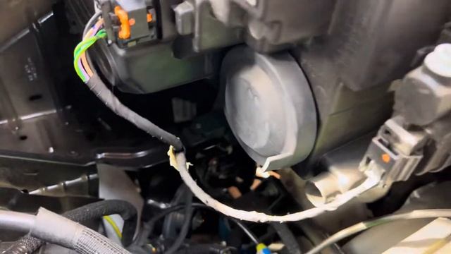 Peugeot 2008 : presentation du compartiment moteur смотреть онлайн