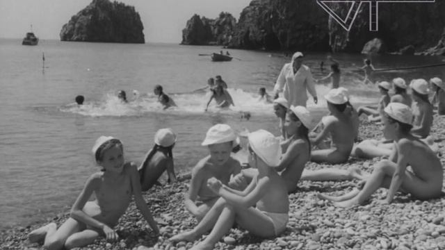 Празднование 25-летия пионерлагеря "Артек" (кинохроника, 1950 г.)