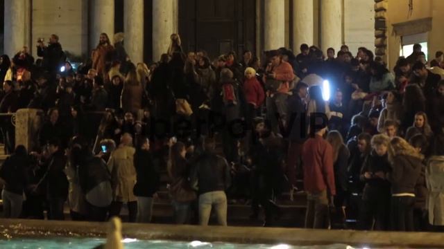 Daily life around the Trevi Fountain. Views Of Rome on M... смотреть онлайн