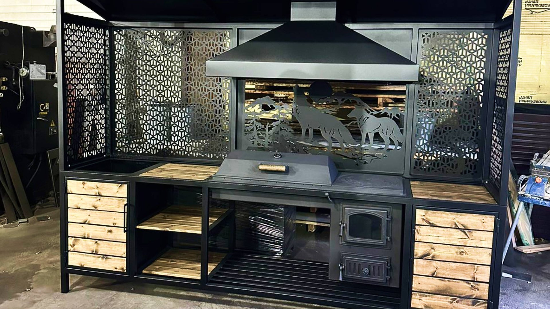 Мангальная зона от производителя с крышей смотреть онлайн