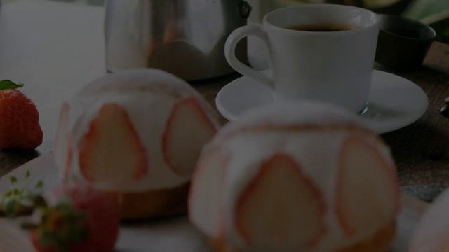 【話題のスイーツレシピ】いちごと生クリームのこだわりマリトッツオ｜キレイに作るコツ смотреть онлайн