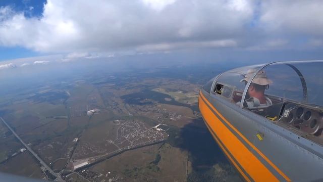 Flying a Glider L-13 Blanik смотреть онлайн