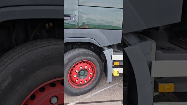 Kleyn Trucks - VOLVO FM 330 2015 675,130 km смотреть онлайн