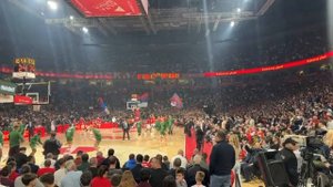 🇷🇸❤️🇷🇺 Спели «Катюшу», «Знаешь ли ты» и развернули российские флаги
Сербские фанаты «Црвены Зв
