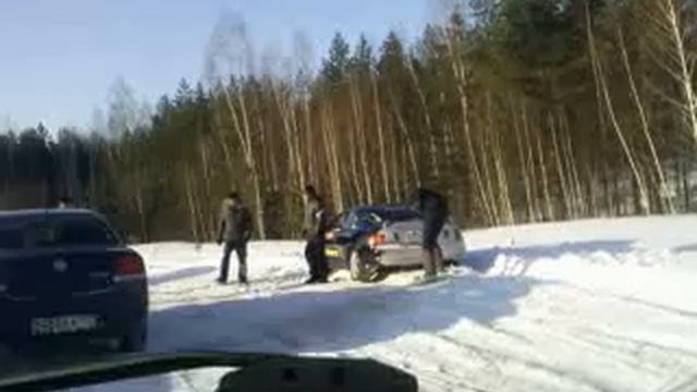 Едем к Саньке, он в сугробе =) смотреть онлайн