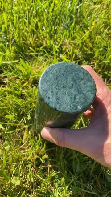 Термос из нефрита #jade #нефрит #nephrite #резьбапокамню #украшения #резьба #чай #геммолог