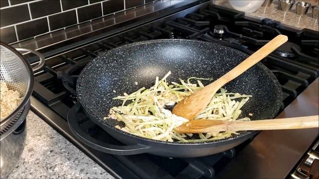Stir Fried Ramen Noodles (Speaking in English Only) смотреть онлайн