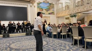 Toʻyxona yondi. Otabek Muhammadzohid Muhammadkarim ustozni “Alamjon” taronasida berilib ketdi. 2023