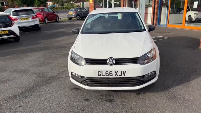 Volkswagen Polo 1.0 S 5dr (AC) смотреть онлайн