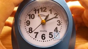Обзор на часы с будильником