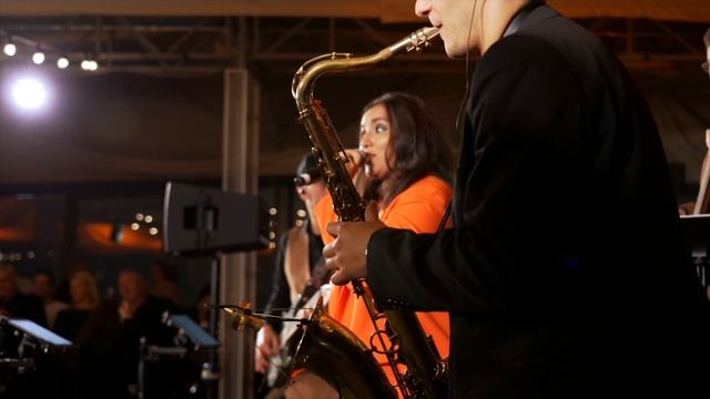 Мировые хиты нулевых в джазовом звучании | ROOFEVENTS смотреть онлайн