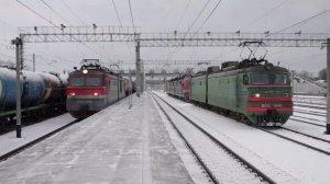 Мощный звук тифона Т-9 электровоза ВЛ10-684, проходящего ст. Гатчина Товарная Балт. Окт ж/д