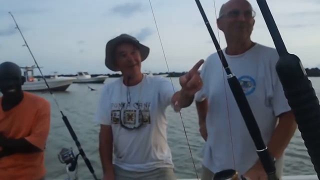 Retour de pêche Saly Sénégal смотреть онлайн