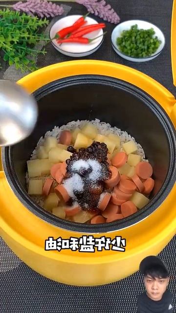 If you dont know what to eat every day you can try this lazy stewed rice which is cooked in one